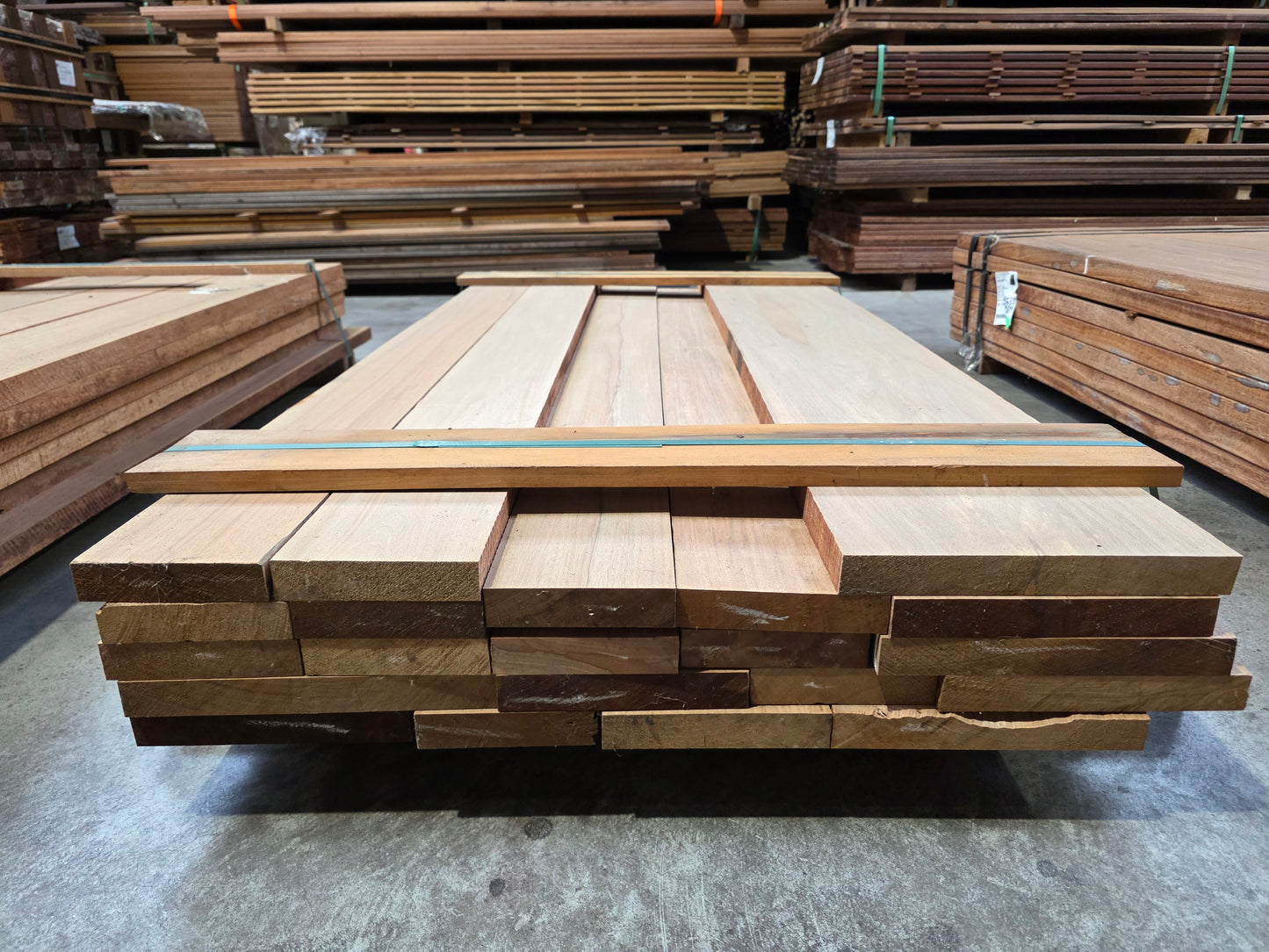 21x 1,80 meter 41mm dikke planken met variërende breedte €499,-!!! Cachimbo
