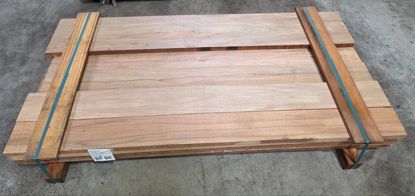 21x 1,80 meter 41mm dikke planken met variërende breedte €499,-!!! Cachimbo