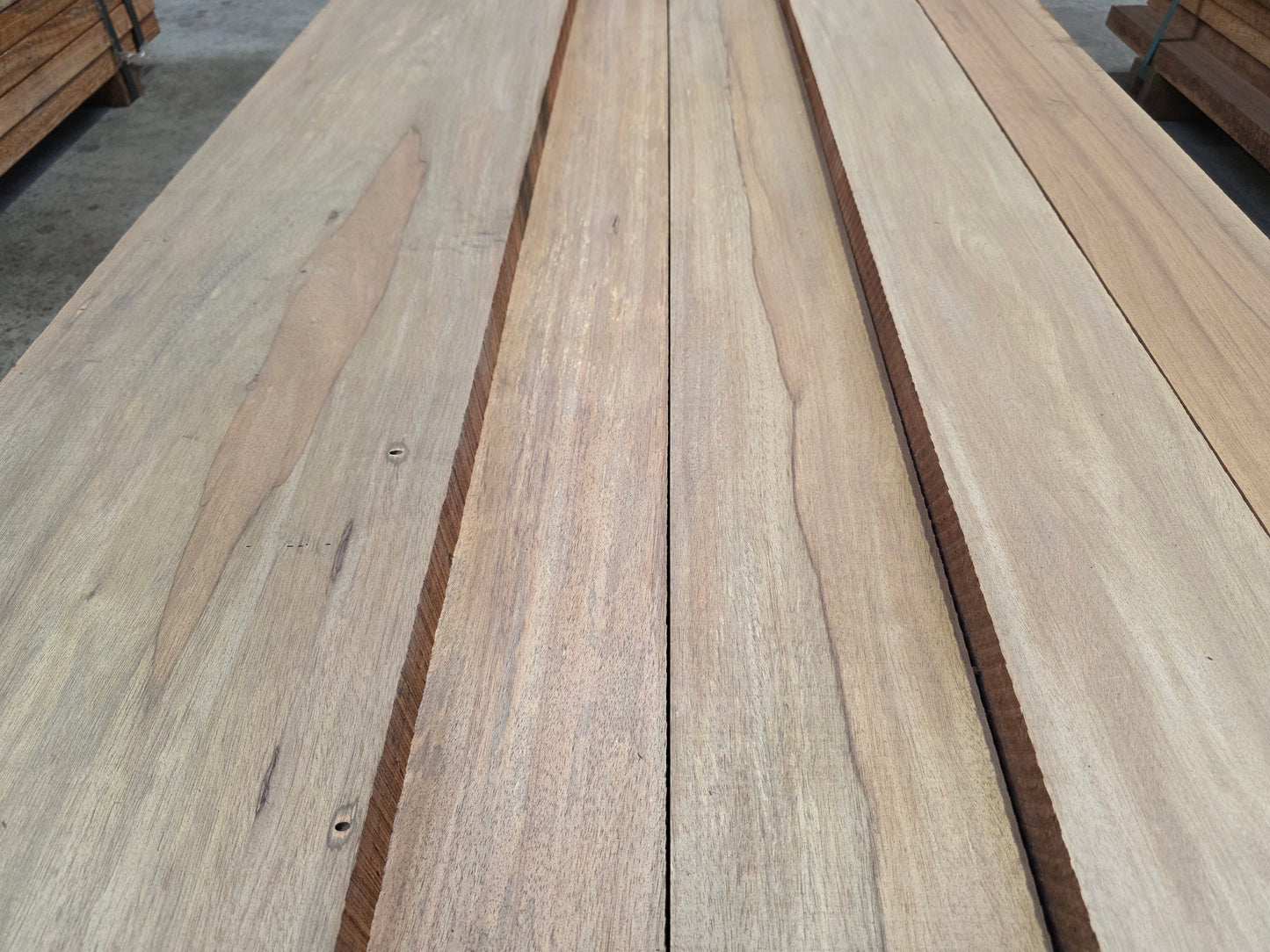 21x 1,80 meter 41mm dikke planken met variërende breedte €499,-!!! Cachimbo