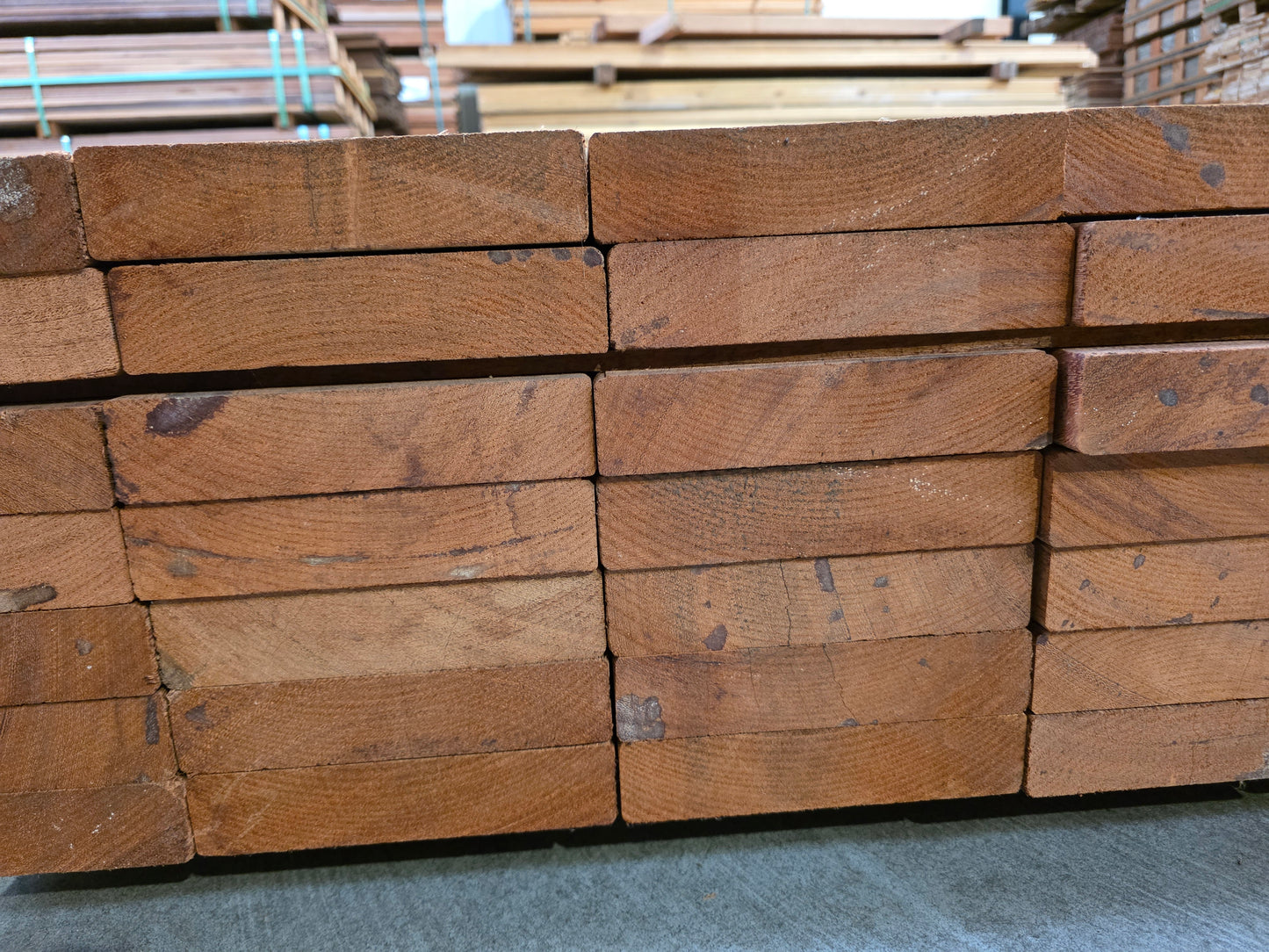 35x 1,95 meter dikke en brede balken. 41mm x 190mm €9.89 p/m!!! Angelim Pedra