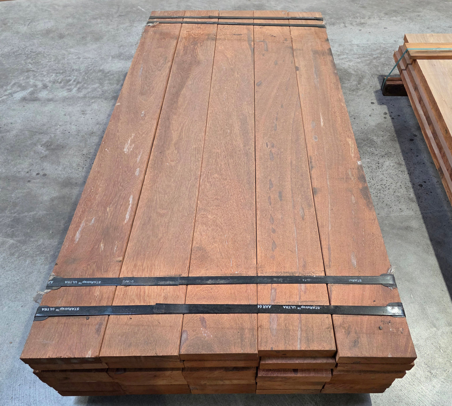 35x 1,95 meter dikke en brede balken. 41mm x 190mm €9.89 p/m!!! Angelim Pedra